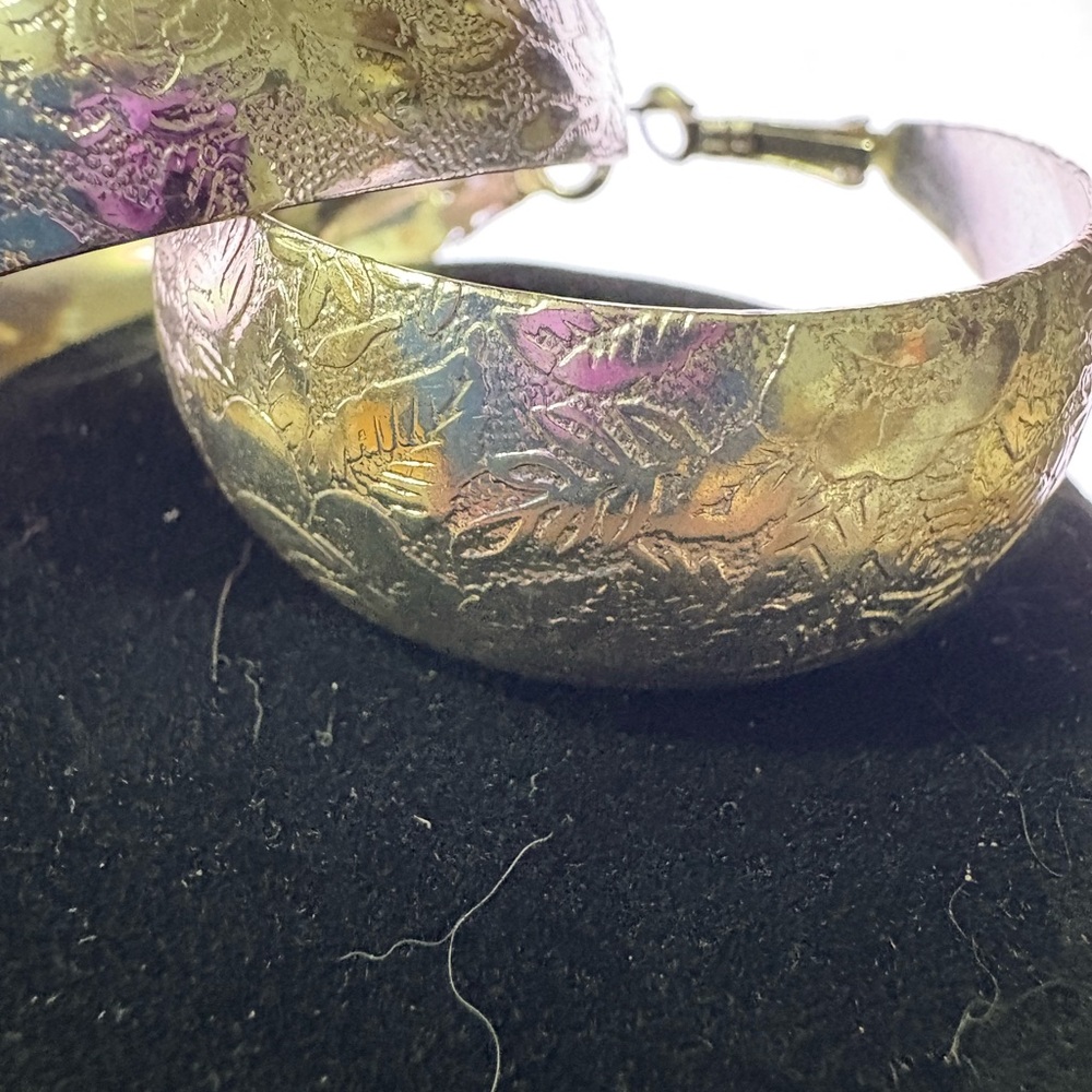 E-50 Silver tone floral hoops - Picture 3 of 3